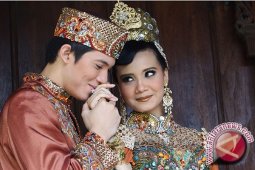 BNN Pulangkan Zaskia Sungkar dan Irwansyah