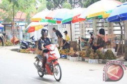 PEDAGANG BUAH