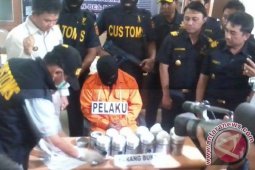 Tersangka dan 2,08 kg Sabu-Sabu