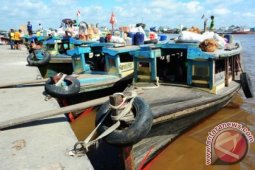 Solar Bersubsidi Sulit, Kapal Bersandar