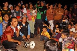 Slank kunjungi pengungsi