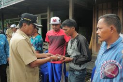 Bupati Serahkan Bantuan  Korban Kebakaran