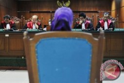 Neneng dituntut 7 tahun penjara