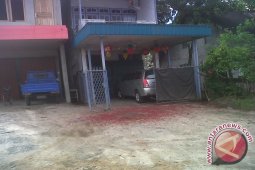 Serpihan Mercon Dan Kembang Api Penuhi Halaman