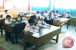 Pengadaan buku kurikulum SD ditanggung pusat