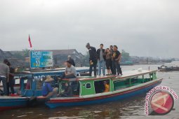 Artificial Floating Market