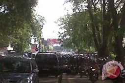 Jalur Jembatan Kapuas I Pontianak Macet Total