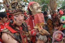 Hujan Lebat Warnai Pawai Tatung di Singkawang