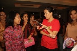 Ny Puspayoga Nonton Bareng "Rectoverso"