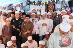 Hadiri Pemakaman Guru Bakeri