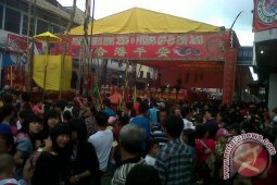 Warga Padati Acara CGM Singkawang