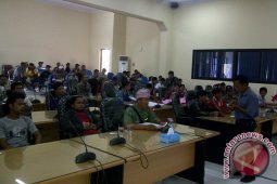 Warga Datar Ajab Tuntut Perbaikan Jalan