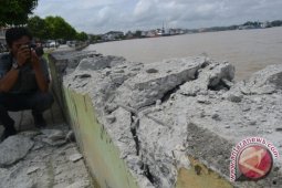 Bupati Minta Datangkan Tim Terkait Rusaknya Turap