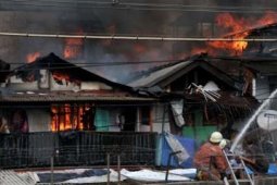 KEBAKARAN PEMUKIMAN PADAT