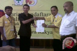 Mantan Kepsek Daftar Ke Golkar Pontianak
