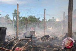 28 Rumah Petak Pemulung Terbakar