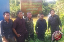 Syaparudin dan Yefta Berto Tinjau Lahan Sengketa di Long Bleh