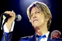 David Bowie kembali ke puncak tangga lagu Inggris