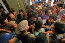 PROTES TNI MANUNGGAL MEMBANGUN DESA