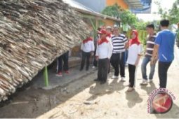 Pemkab Gorontalo Bantu Korban Angin Puting Beliung