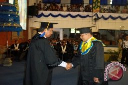 461 Wisudawan ke-103 Unud