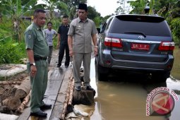 Jalan Tapus-Nagara Memprihatinkan
