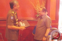 Gubernur Nur Alam Terima Pansus Reklamasi dan Pasca Tambang