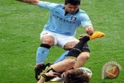 Aguero minta maaf pada David Luiz