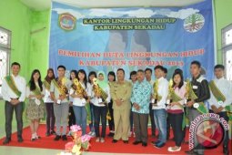 Wabup Sekadau Tutup Pemilihan Duta Lingkungan Hidup 2013