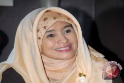 Neno warisman pecinta wanita cerdas