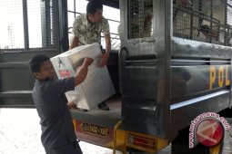 KPU Penajam Distribusikan Surat Suara Pilkada