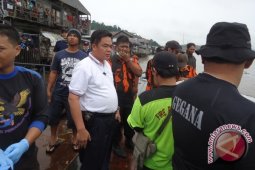Yahya Anja Pantau Proses Evakuasi Korban KM Arinda