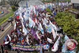 Buruh Berdemo di Hari Pelantikan Presien