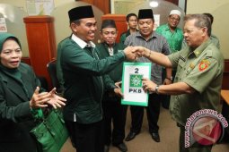 SERAHKAN DAFTAR CALEG