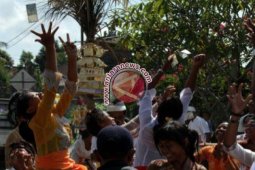 Umat Hindu Rayakan Kuningan dengan Mesuryak