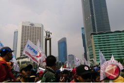 Puluhan Ribu Buruh Indonesia ke Istana Negara