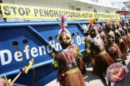 Presiden ajak cucunya kunjungi kapal rainbow warior