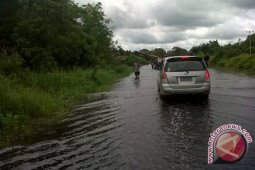 Sejumlah Ruas Jalan Trans Kalimantan Terendam Banjir