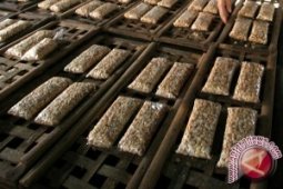 Perajin Tempe Pangkalpinang Keluhkan Stok Ragi Kosong