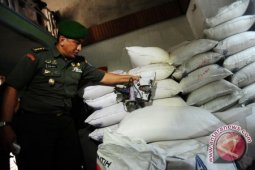 TNI Amankan 448 Karung Gula Pasir Ilegal