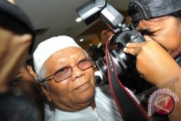 KPK periksa Hilmi Aminuddin
