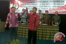 Zulkarnaen-Paryono Serahkan 34.000 Dukungan Pilwako  Pontianak