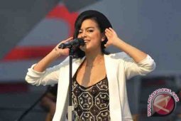 Eva Celia Jaga Keseimbangan Silat dan Akting