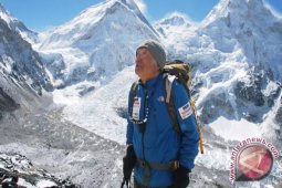 Nepal tutup jalur pendakian Gunung Everest  cegah COVID-19