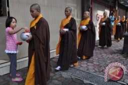 Umat Budha Diminta Tingkatkan Toleransi Antaragama