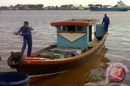 Polair Kalbar Amankan 28 Drum Solar Ilegal