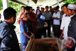 KUNJUNGI KORBAN KAPAL TERBAKAR