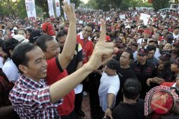 Jokowi Lepas Jalan Sehat Puspayoga-Sukrawan