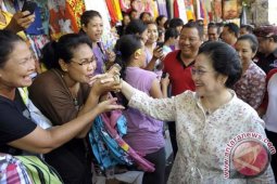 Megawati Kampanyekan Puspayoga di Pasar Guwang