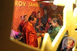 WAPRES KUNJUNGI STAND EXPO